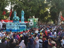 Meriahnya Pawai Taaruf di Mataram Jelang MTQ XXVI
