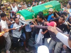 Jenazah Freddy Budiman Dimakamkan, Warga Penasaran Menonton