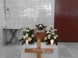 Jenazah Titus Disemayamkan di Rumah Duka Bandengan, Dibawa ke Nigeria Minggu