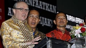 Wakil Presiden Direktur BCA Buka Perdagangan Saham