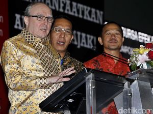 Wakil Presiden Direktur BCA Buka Perdagangan Saham