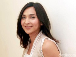 Cerita Heboh Hidup Dena Rachman