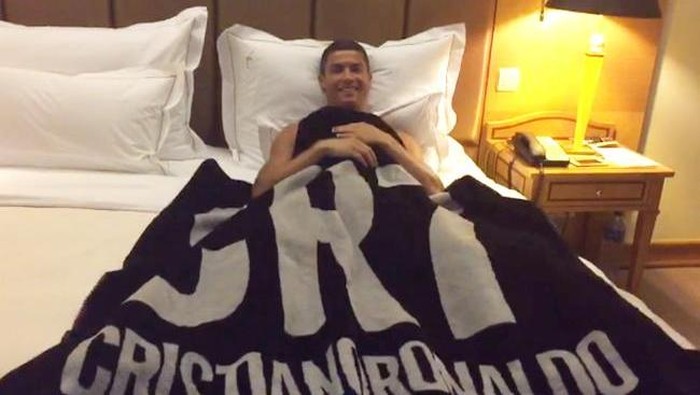 Ronaldo Kini Punya Produk Selimut Sendiri
