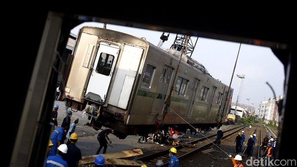 30 KRL dari Jepang Tiba di Pelabuhan Tanjung Priok