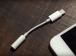 Ganti Lightning Jadi USB Type-C, Apple Mulai Ikut Arus?