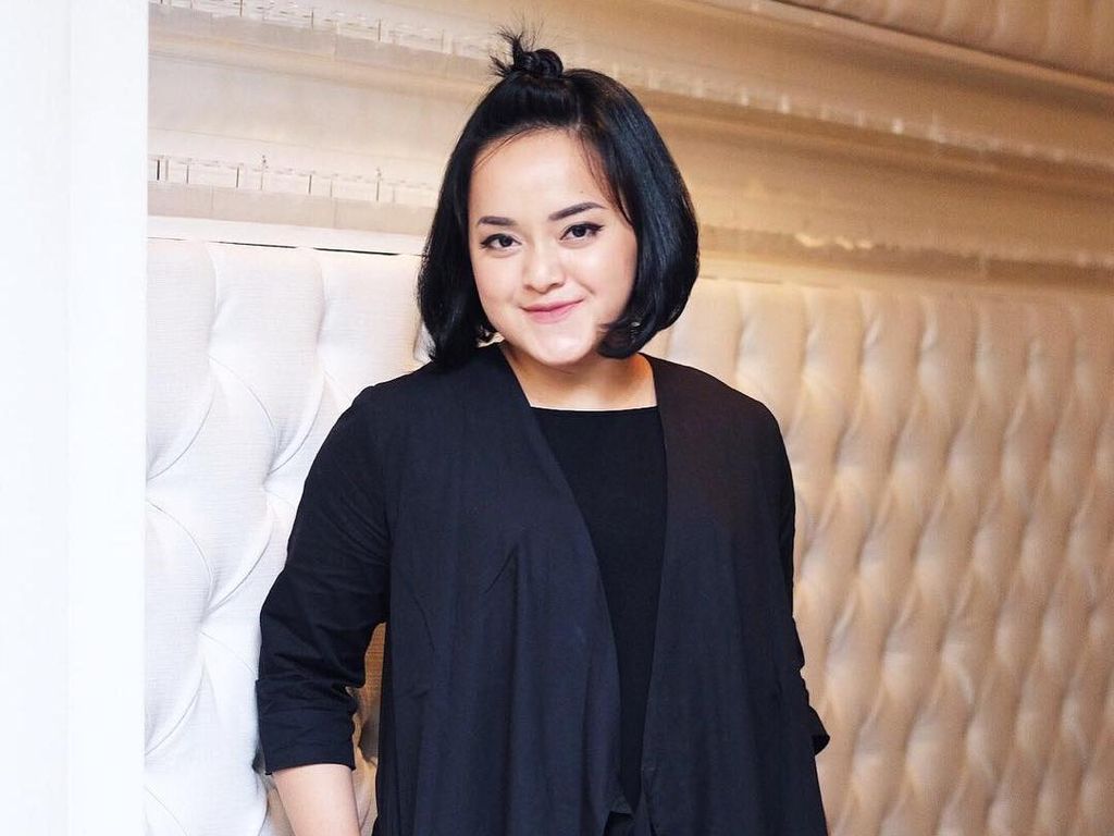 Cerita Lizzie Parra yang Stres Saat Pertamakali Luncurkan Lipstik Matte Cerita Lizzie Parra yang Stres Saat Pertamakali Luncurkan Lipstik Matte