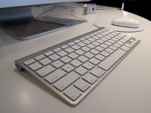 Cara Bersihkan Laptop dan Keyboard Untuk Kerja dari Rumah