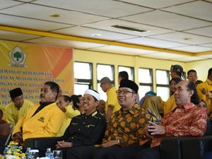 Pilgub Jabar, Senyum Dedi Mulyadi dan Ridwan Kamil di Musda Golkar Bandung