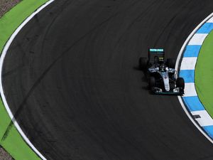 Rosberg Start Terdepan, Hamilton Kedua