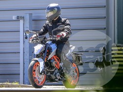 KTM 125 Duke Tertangkap Kamera Diuji Jalan