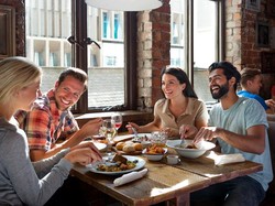 Anthony Bourdain Ungkap 4 Hal yang Harus Diwaspadai Saat Makan di Restoran