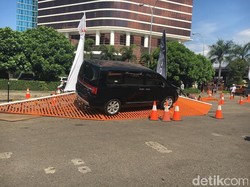 Mitsubishi Recall 995 Delica di Indonesia karena Masalah Airbag