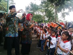 Hadiri Hari Anak Nasional, Wagub Jatim Disuguhi Permainan Angklung