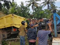 Sopir dan Kernet Truk Terluka Berat, Diduga Kecelakaan karena Rem Blong