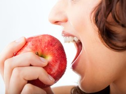 Oatmeal dan Apel, Camilan Enak Malam Hari untuk Tetap Langsing