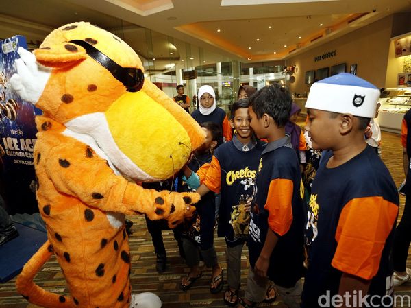 IFL Ajak Anak Yatim Nobar di Bioskop
