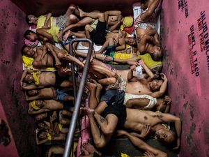 Gambaran Mengerikan Sesaknya Penjara di Filipina Gambaran Mengerikan Sesaknya Penjara di Filipina