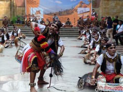 Dosen Tari UNJ Revitalisasi Tari Jaran Kepang Temanggung