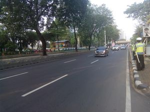 Mabuk, Pemotor ini Melawan Polisi Saat Nyelonong di Jalur Cepat Sudirman