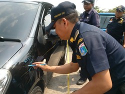 Dishub DKI: Taksi Online Malu Ditempel Stiker Uji KIR