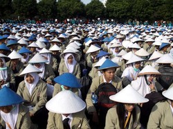 Gubernur Ganjar Motivasi Mahasiswa Baru UGM: Harus Maju, Jangan Dlongap-dlongop