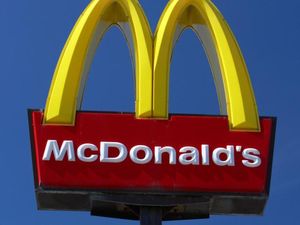 Satpam yang Minta Hijabers Lepas Jilbab di McDonalds London Dipecat Satpam yang Minta Hijabers Lepas Jilbab di McDonalds London Dipecat