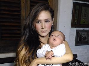 Mulan Jameela Sedih Tak Bisa Lagi Berikan ASI untuk Putranya