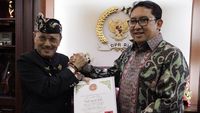 Fadli Zon Terima Penghargaan Puri Agung Negara Jembrana