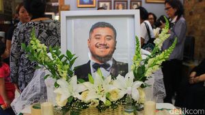 Suasana di Rumah Duka Mike Mohede