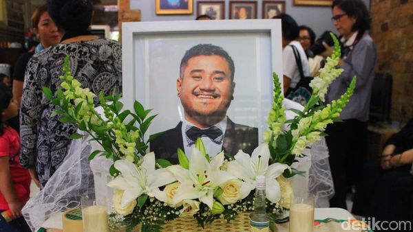 Suasana di Rumah Duka Mike Mohede