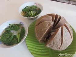 Anda Sanggup Habiskan Bakso Super Jumbo H. Nasir Seberat 1,5 Kg?