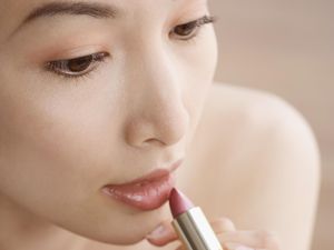 Viral, Tips Pilih Warna Lipstik Terbaik Sesuai Warna Puting Payudara