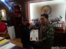 Fadli Zon Diangkat Menjadi Keluarga Raja Puri Agung Djembrana.