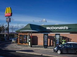 McDonalds di Inggris Uji Coba Walk-Thru Bagi Konsumen Mabuk