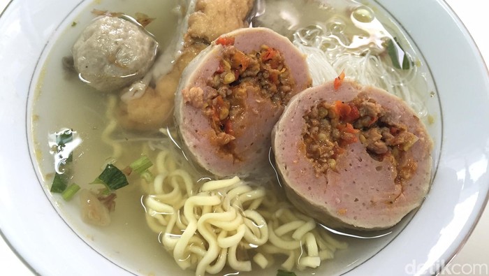 Bakso Gurih Enak Huah Huah! Warung Ini Sediakan Bakso Mercon yang Pedas Menggigit