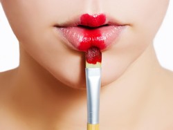 Aldo Akira dan Bubah Alfian Beri Tips Pilih Warna Lipstik Sesuai Kulit