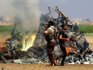Gas Beracun Dijatuhkan di Suriah, Dekat Lokasi Jatuhnya Helikopter Rusia Gas Beracun Dijatuhkan di Suriah, Dekat Lokasi Jatuhnya Helikopter Rusia