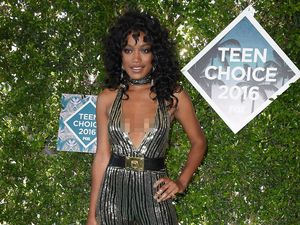 5 Selebriti dengan Busana Terburuk di Teen Choice Awards 2016