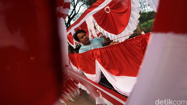 Penjual Bendera Merah Putih Mulai Marak