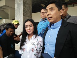 Cita Citata: Anggota DPR Amri Tak Bayar Cincin Tunangan Berlian Rp 450 Juta