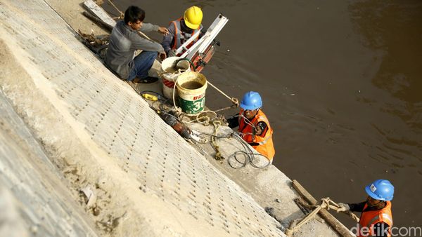 Normalisasi Ciliwung Terus dikebut