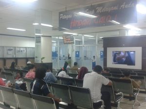 Imigrasi Jakbar Buka Layanan Paspor Hingga Pukul 19.00 WIB, Warga Antusias