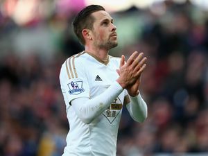 Swansea Ikat Sigurdsson dengan Kontrak Baru Swansea Ikat Sigurdsson dengan Kontrak Baru
