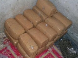 Bersihkan Kontrakan Baru, Iwan Kaget Temukan Ganja 21 Kg di Karung Kapas