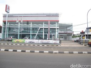 Mitsubishi Buka Diler Mobil di Kranji