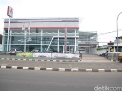 Mitsubishi Buka Diler Mobil di Kranji