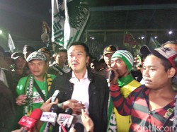 Temui Bonek di Stadion Tugu, Menpora: Persebaya Harus Kembali ke Lapangan Hijau!