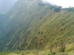 Melihat Sisi Lain Bromo dari Bukit Tanggulasih