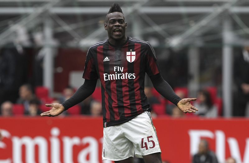 MILAN, ITALY - MAY 01: Mario Balotelli of AC Milan reacts during the Serie A match between AC Milan and Frosinone Calcio at Stadio Giuseppe Meazza on May 1, 2016 in Milan, Italy. (Photo by Marco Luzzani/Getty Images)