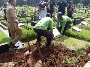 Pembongkaran Makam Fiktif di DKI Terus Dilakukan, Total Sudah 277